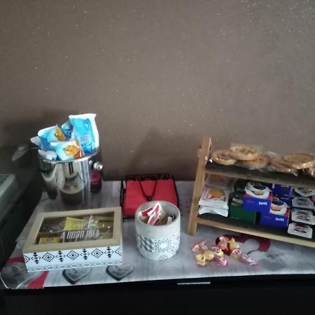 Emmanueli65 Fronte Clinica Per 5 Matrimoniale 2 Singoli 1 Divano Letto Piacenza Exterior photo
