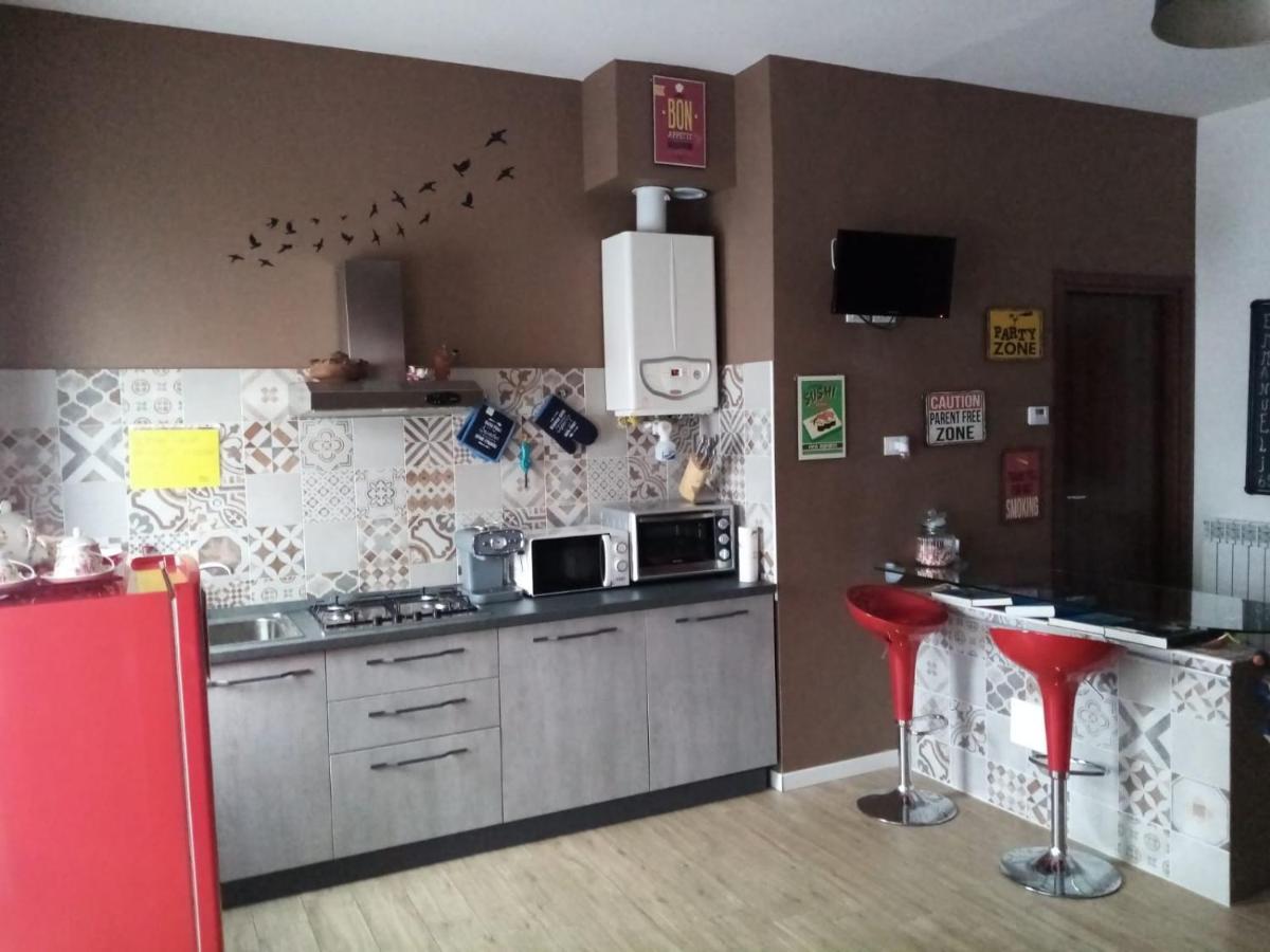Emmanueli65 Fronte Clinica Per 5 Matrimoniale 2 Singoli 1 Divano Letto Piacenza Exterior photo