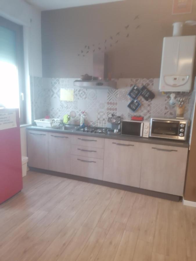 Emmanueli65 Fronte Clinica Per 5 Matrimoniale 2 Singoli 1 Divano Letto Piacenza Exterior photo